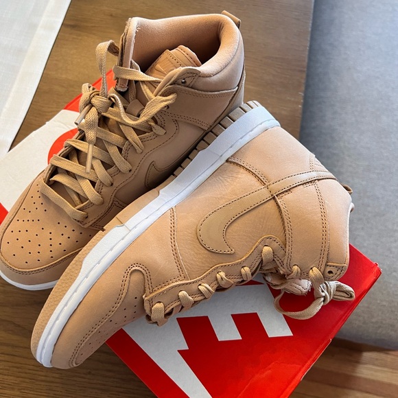 Nike Men’s High-Top Sneakers in Light Tan Vanchetta Tan - Picture 14 of 16